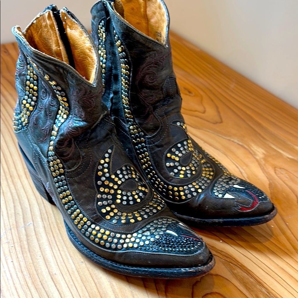 Old Gringo Studded Green Leather Ankle Boots! Rare!! Snake studded design!!